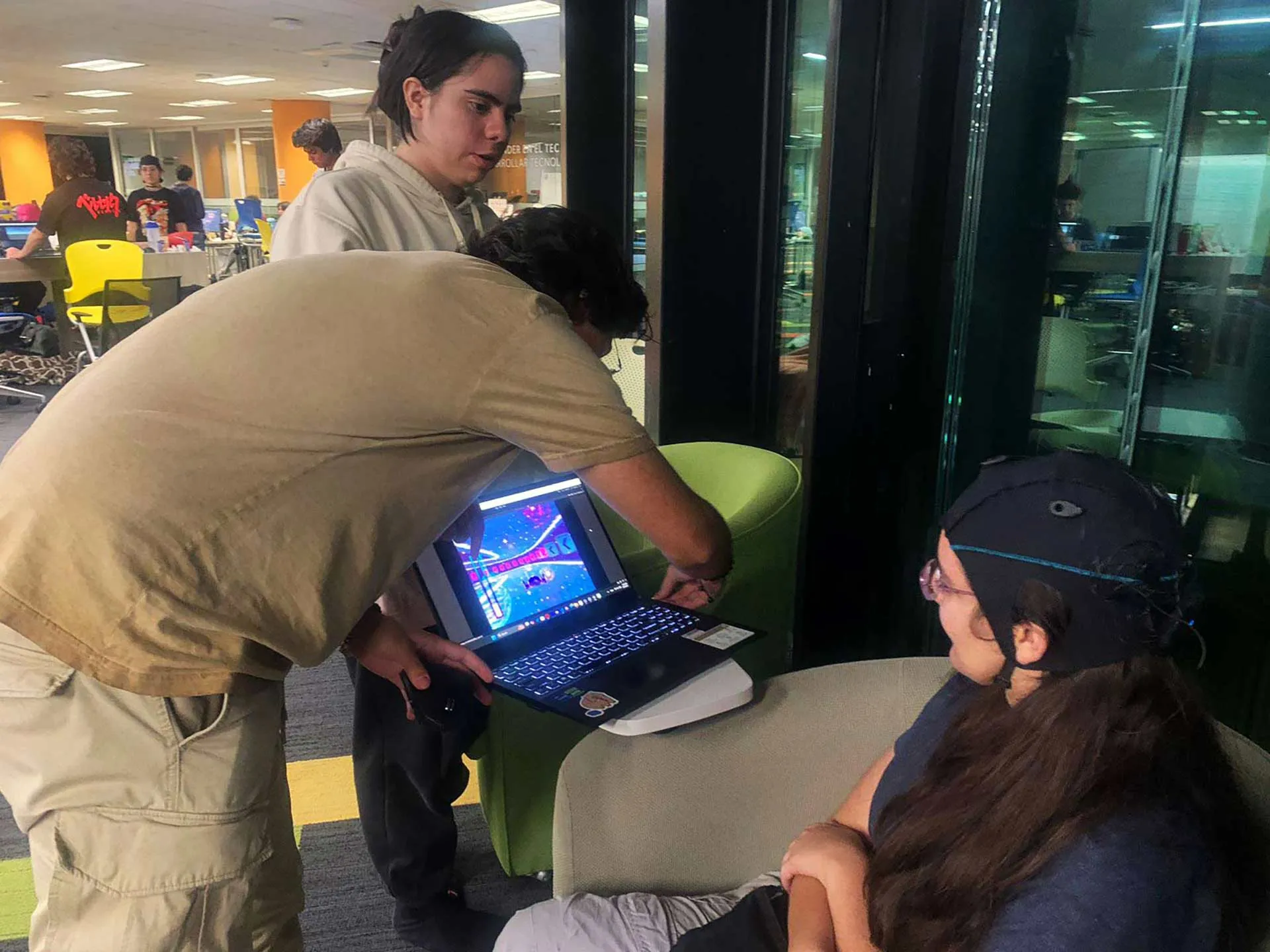 Certamen de neuroingenieria Brainio en el que destacaron estudiantes del Tec Guadalajara.