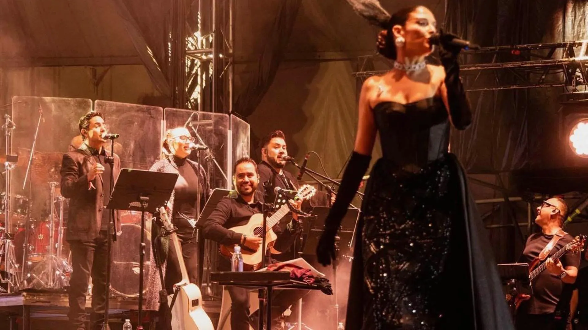 José Vázquez en un concierto con Natalia Jiménez