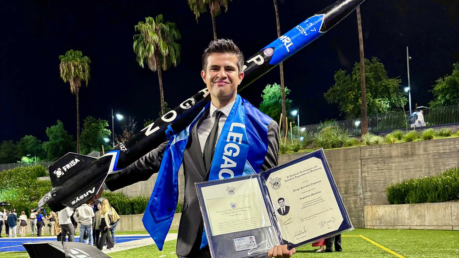 Emprende en cohetes y trabajará en Tesla