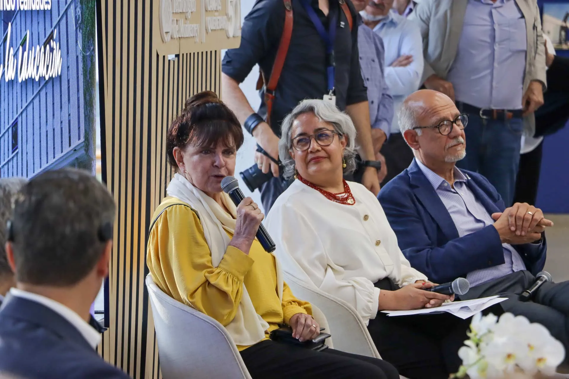 El Tec en Querétaro presentó el libro del 50 aniversario donde se rescatan y comparten los momentos más significativos de las primeras cinco décadas del campus. 