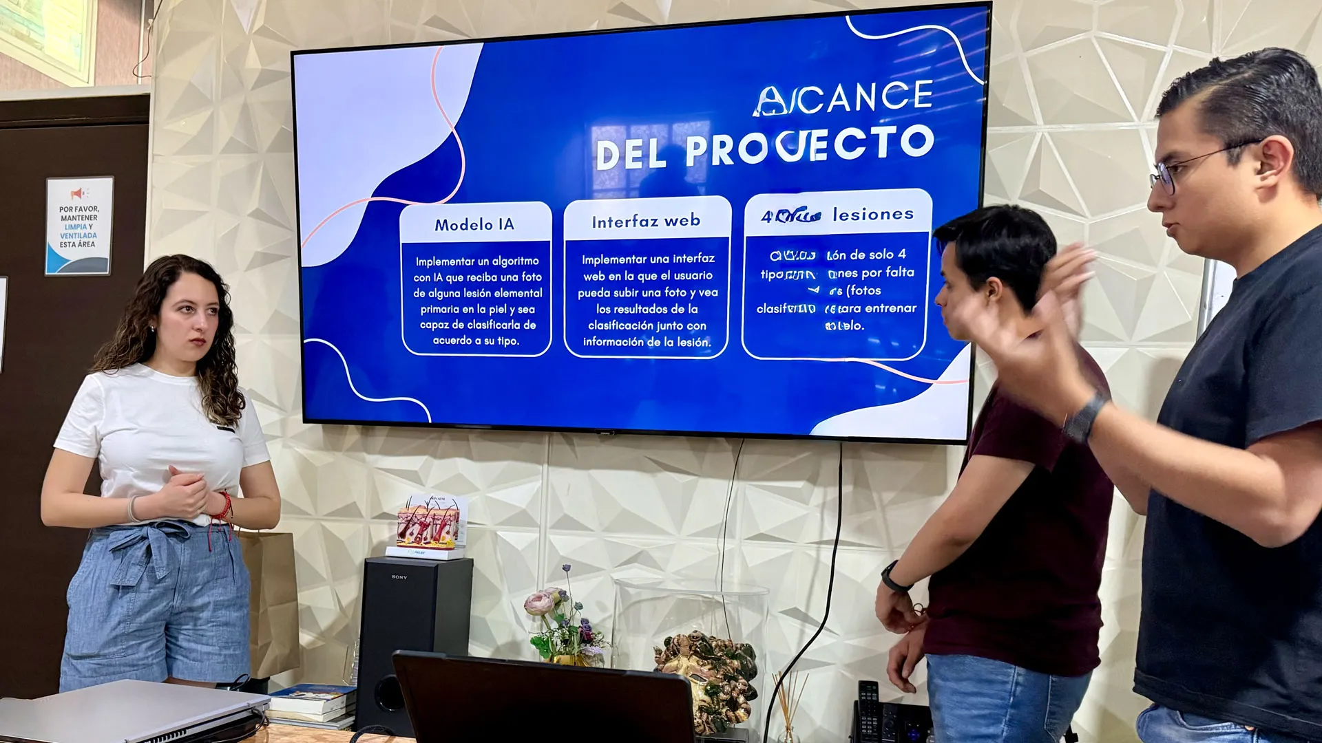 Estudiantes de la Ingeniería del Tecnológico de Monterrey, Campus Cuernavaca desarrollaron una plataforma web basada en la inteligencia artificial para apoyar en la identificación de lesiones primarias en la piel.