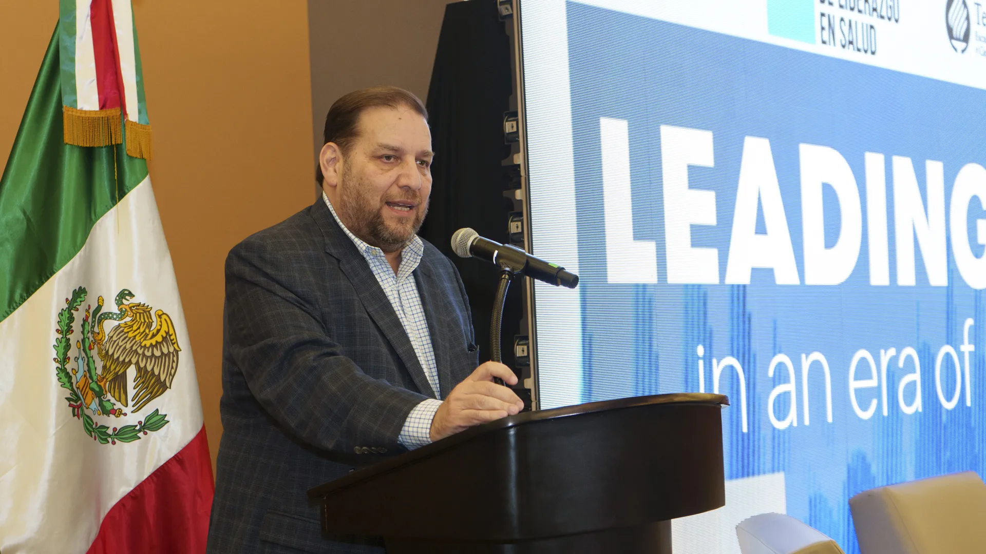 Jorge Valdez, académico y líder en el Tec de Monterrey, recibió la Orden Francisco Hernández al Mérito en Educación Médica.