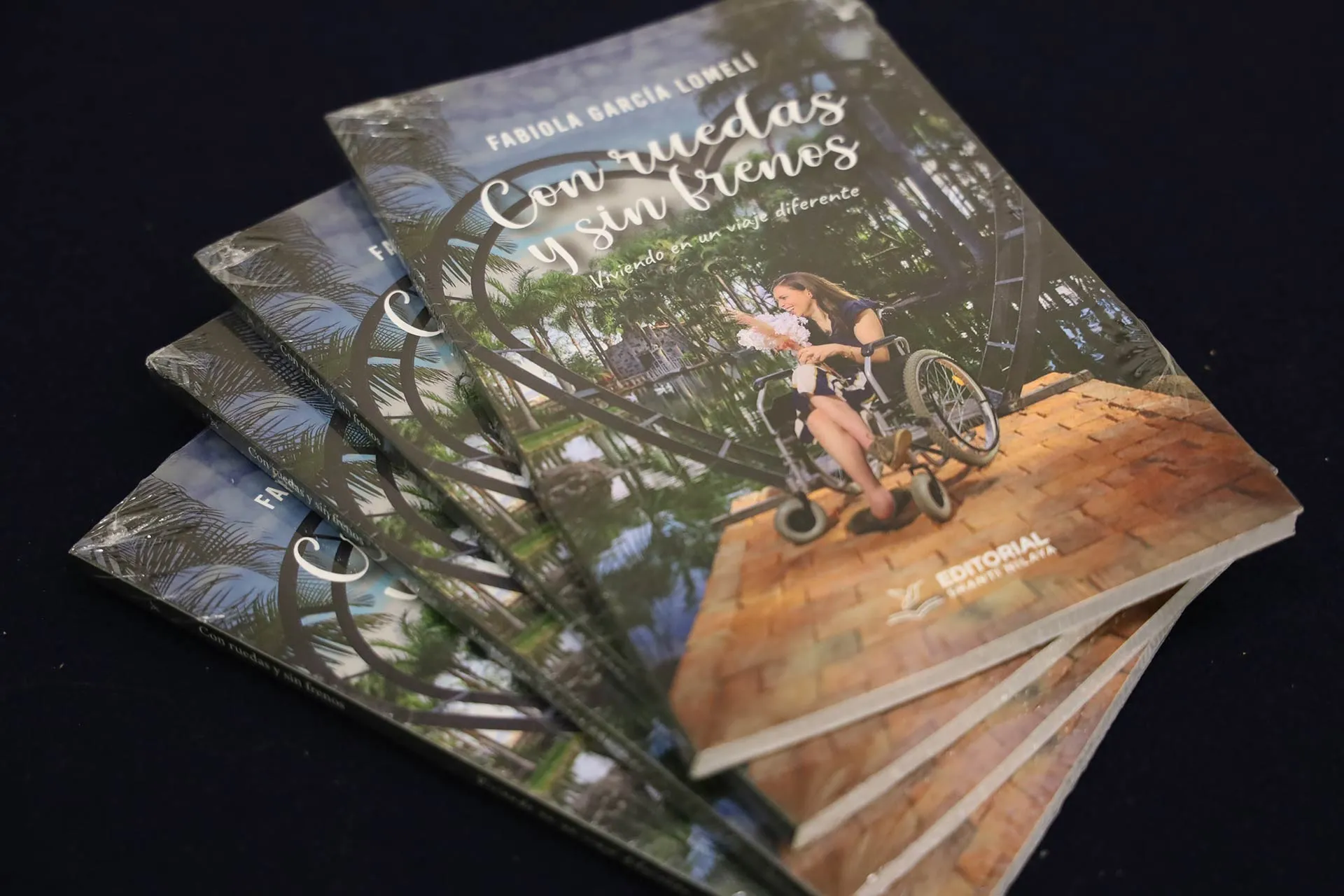 Libro superación personal presentado por EXATEC en el Tec Guadalajara.