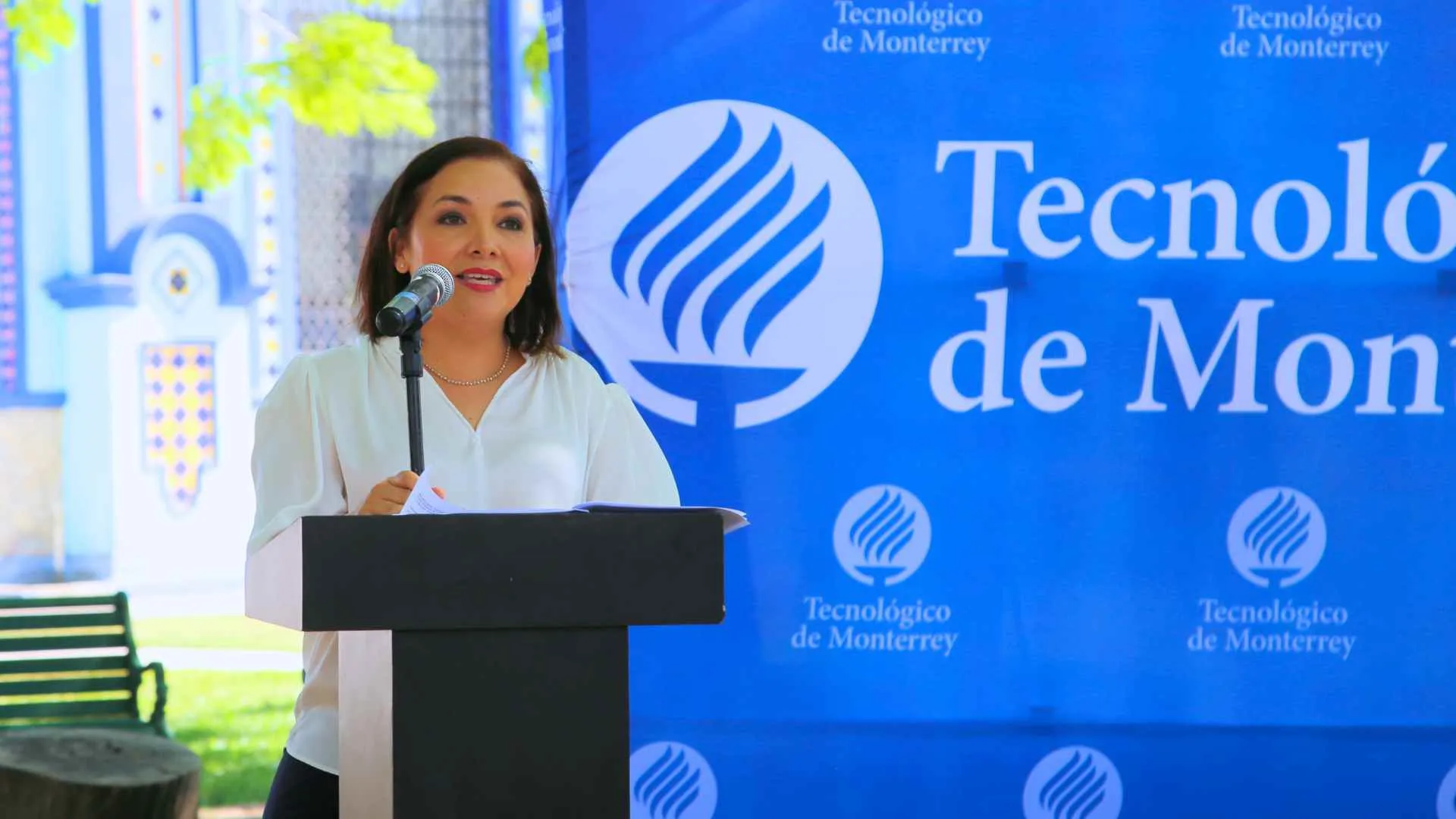 adriana morales profesora tec tampico en congreso internacional
