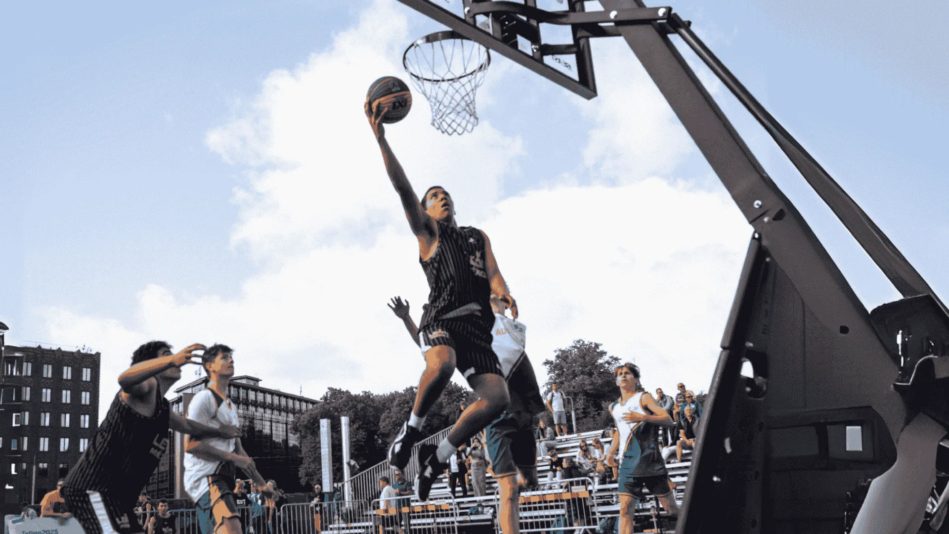 Carlos representando México en los International Children 's Games