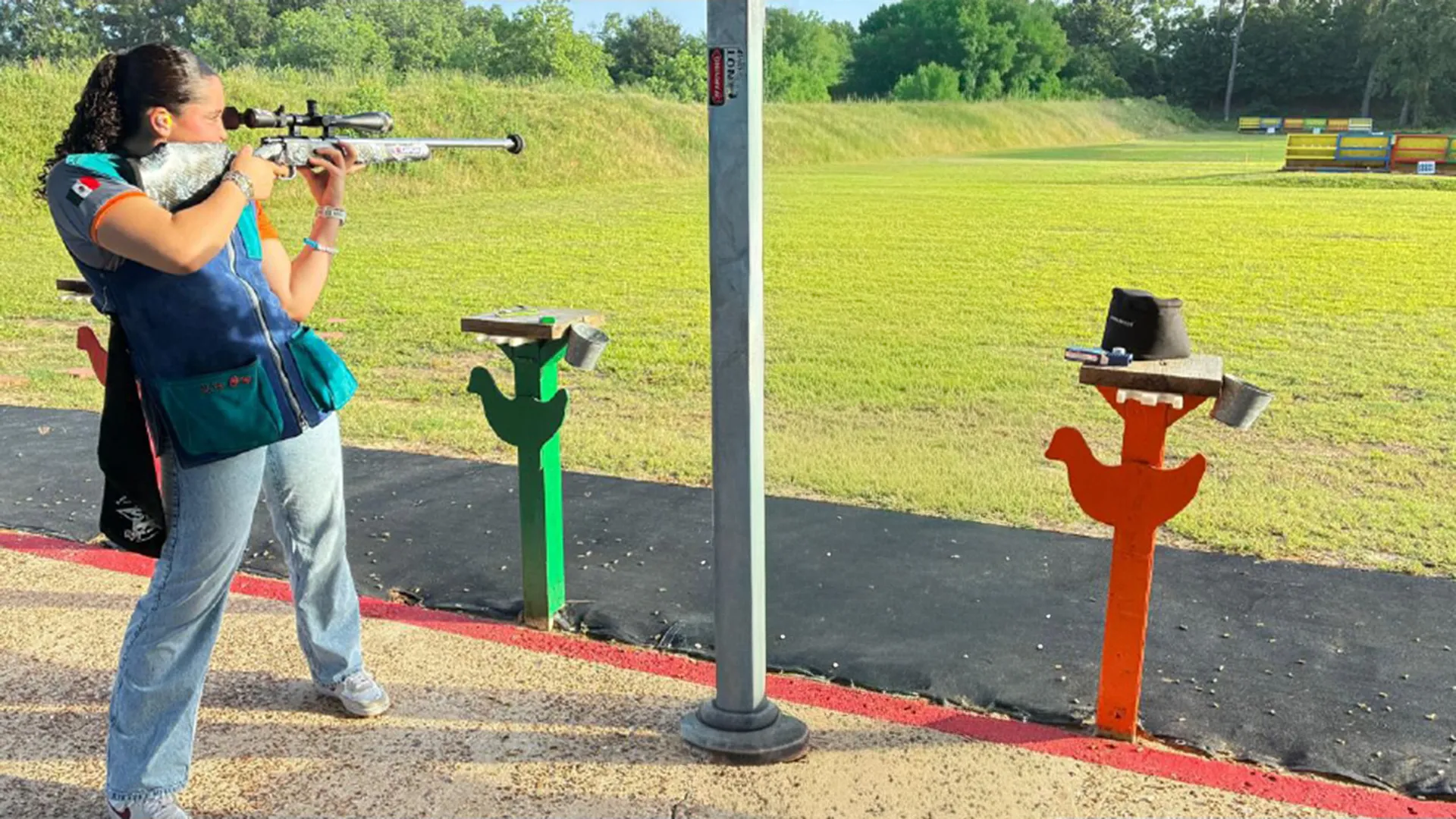 Jimena Dávila, ganadora de torneo de tiro deportivo. 
