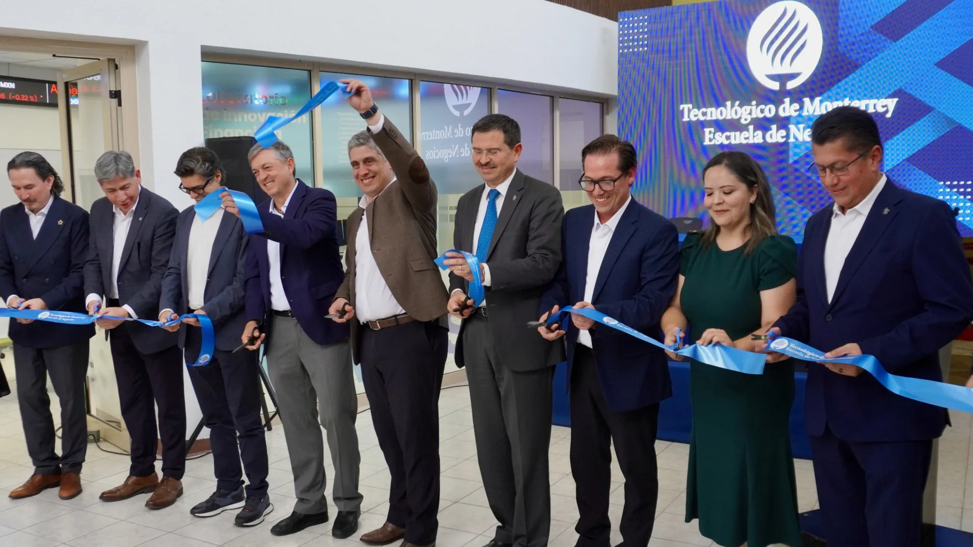 Autoridades del Tec de Monterrey inauguran los laboratorios de la Escuela de Negocios del campus Chihuahua