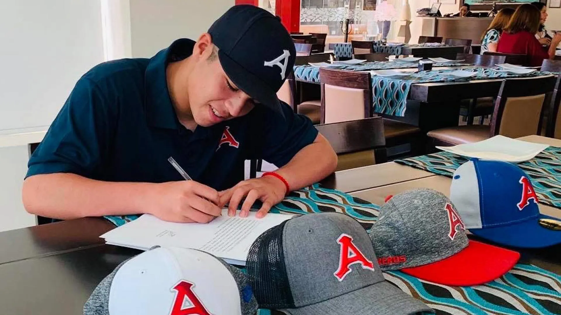 profesionista beisbol retoma estudios