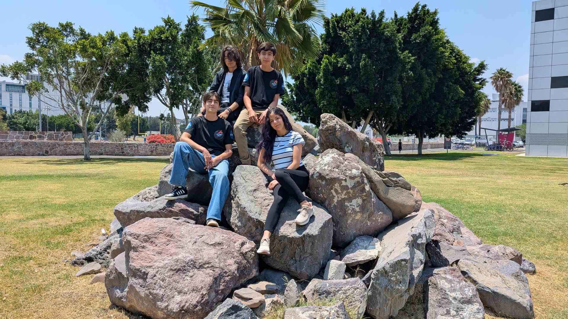 Foto grupal de los integrantes de AstroTec de PrepaTec Quer&eacute;taro.