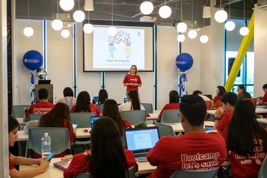 Elizabeth Montoya, maestra del taller Bootcamp: Let’s Save the Water