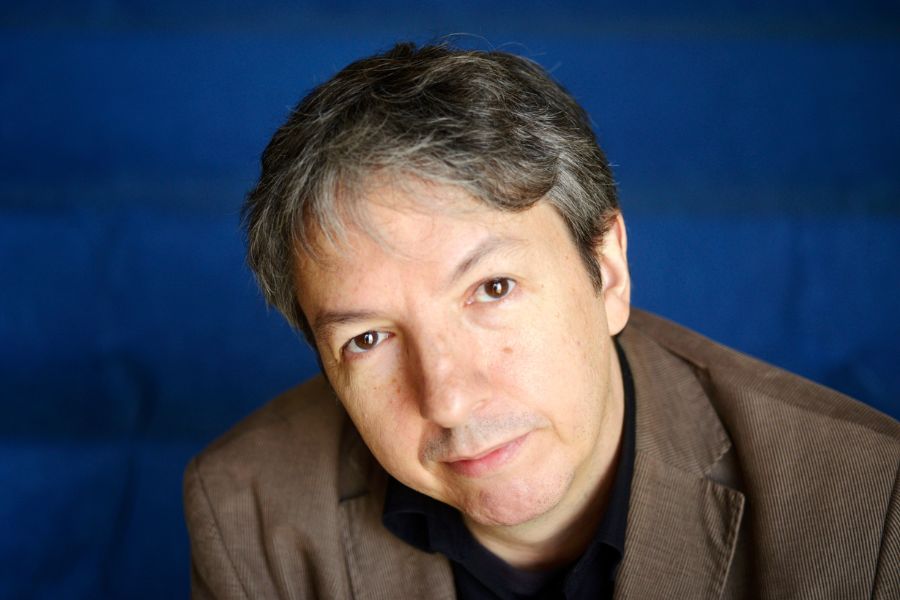 Retrato del escritor mexicano David Toscana, ganador del Premio Alfaguara de Novela 2026.