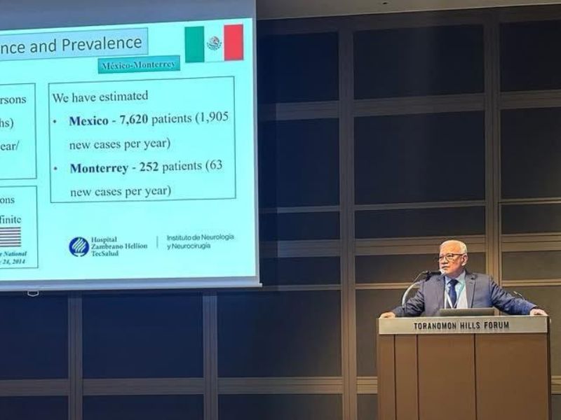 Dr. Héctor Ramón Martínez en su ponencia durante el 18º Cell Transplant and Regenerative Medicine Society International Congress.