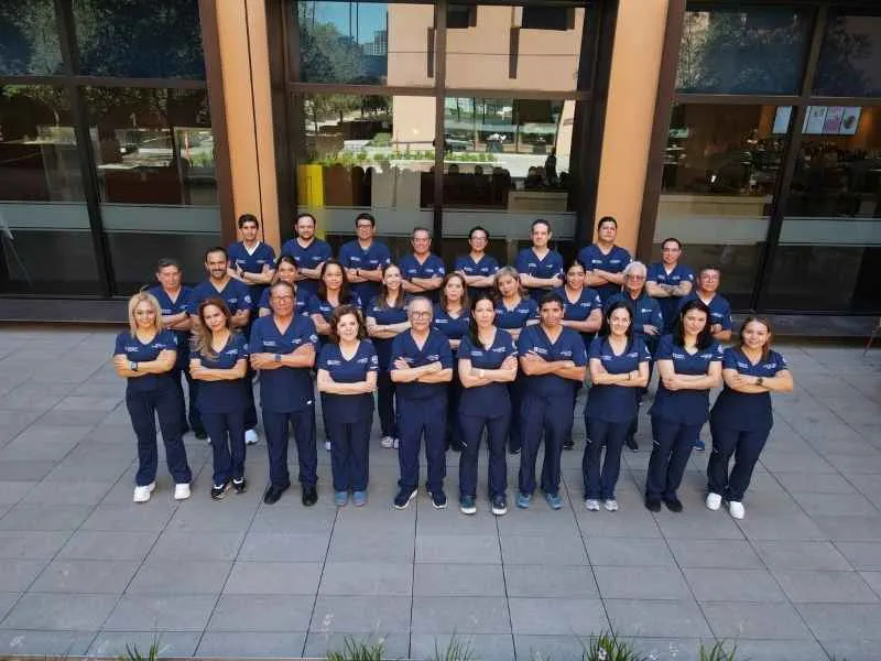 Profesionales de la salud que integran al equipo de ECMO de TecSalud.