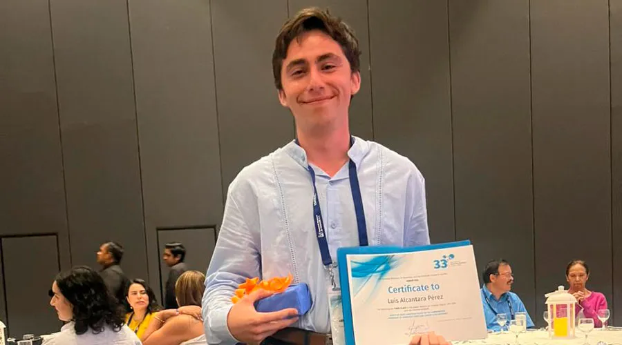 Alumnos del Tec campus Querétaro participaron en Congreso Internacional llevado a cabo en Cancún, uno de ellos recibiendo el tercer lugar.