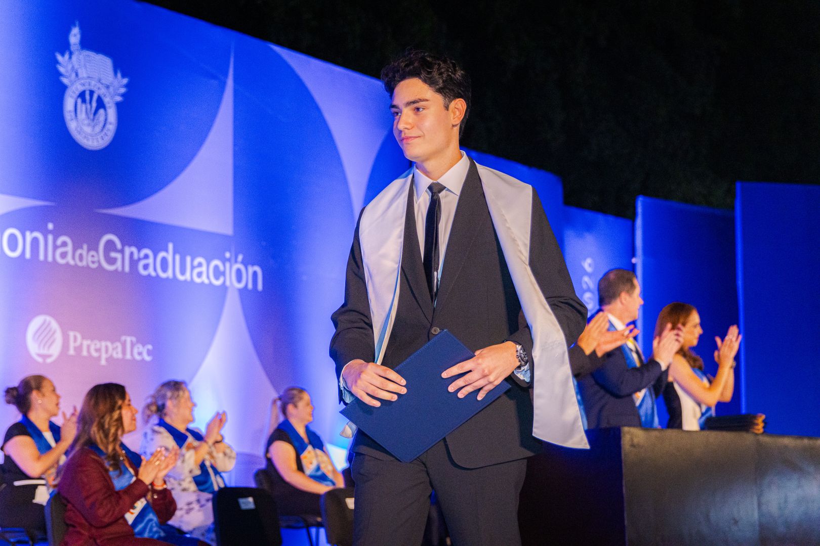 Gilberto Enrique Zazueta&nbsp;durante su graduaci&oacute;n en PrepaTec. Foto: Karla Mill&aacute;n