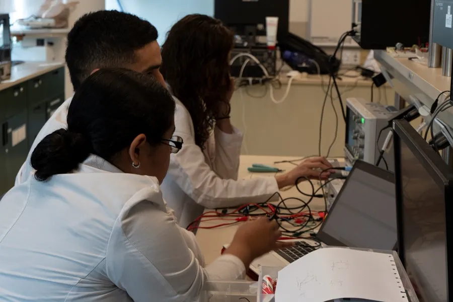 Crea y dona un dispositivo médico