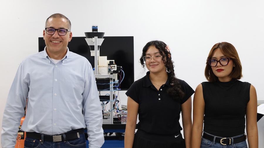 El profesor Ivo Ayala presentó en Bélgica proyectos desarrollados por estudiantes del Tec Querétaro para apoyar procesos de rehabilitación y mejorar la calidad de vida de personas con discapacidad.