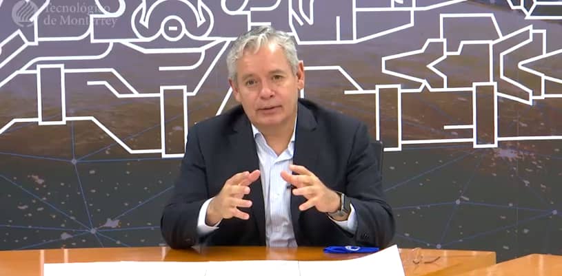 Mario Adrián Flores en Día del Maestro