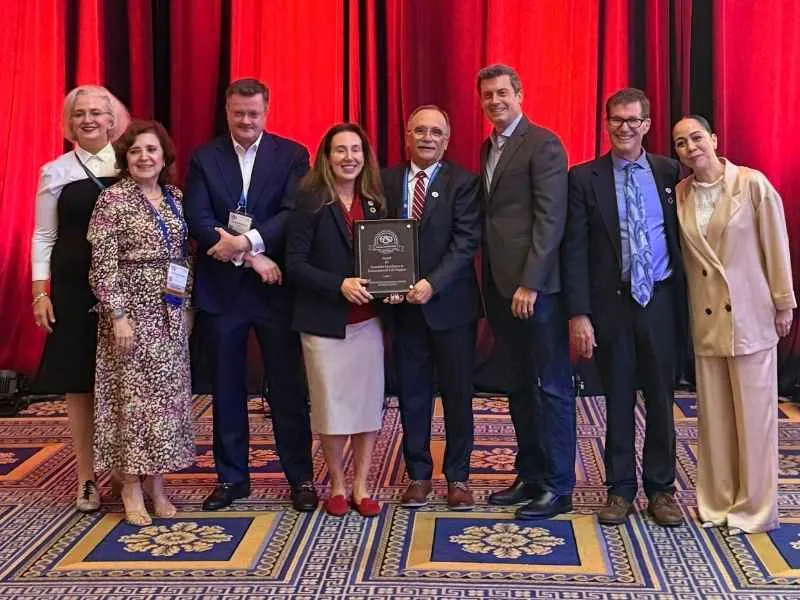 El equipo de ECMO de TecSalud, viaj&oacute; a Washington D.C. para recibir el reconocimiento.