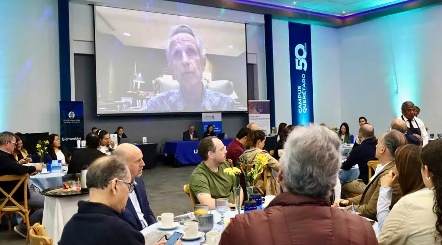 Charlan sobre negocios conscientes en Tec Business Summit en Tec de Monterrey campus Querétaro