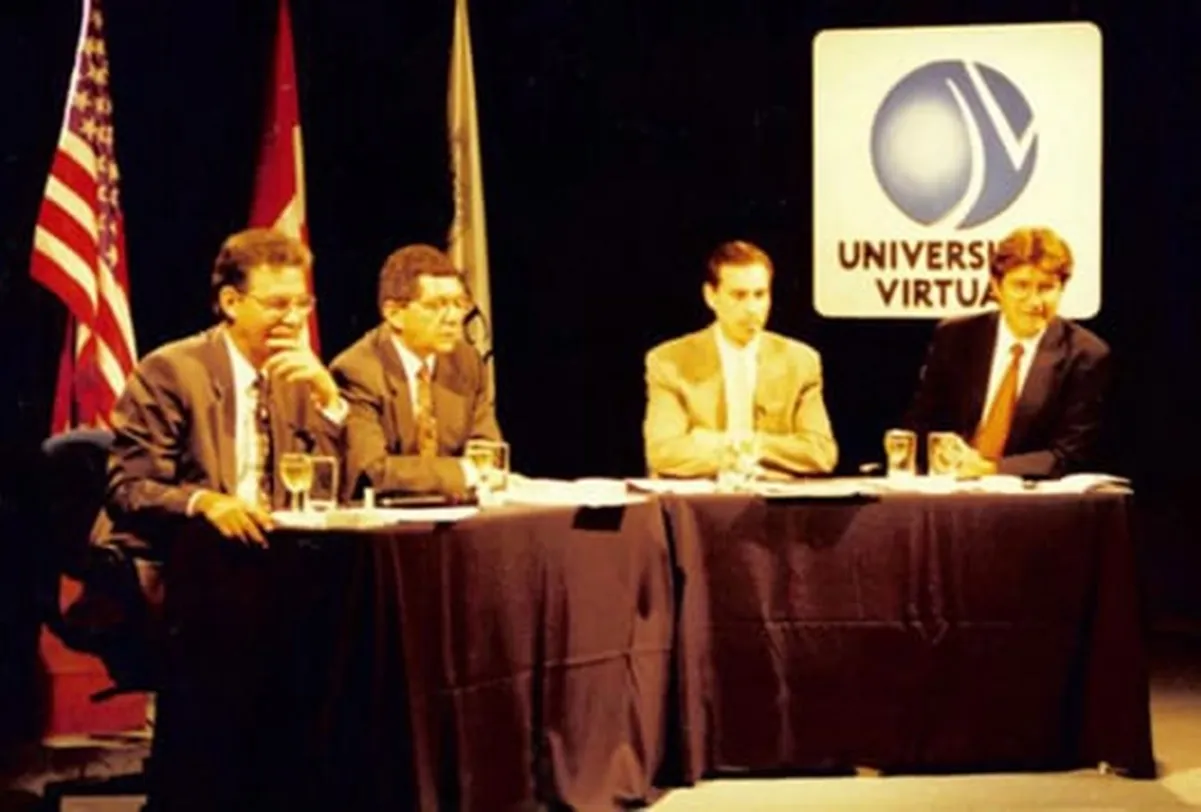 Evolución a la Universidad Virtual en 1997, expandiendo el alcance educativo. Foto: Archivo VideoTEC
