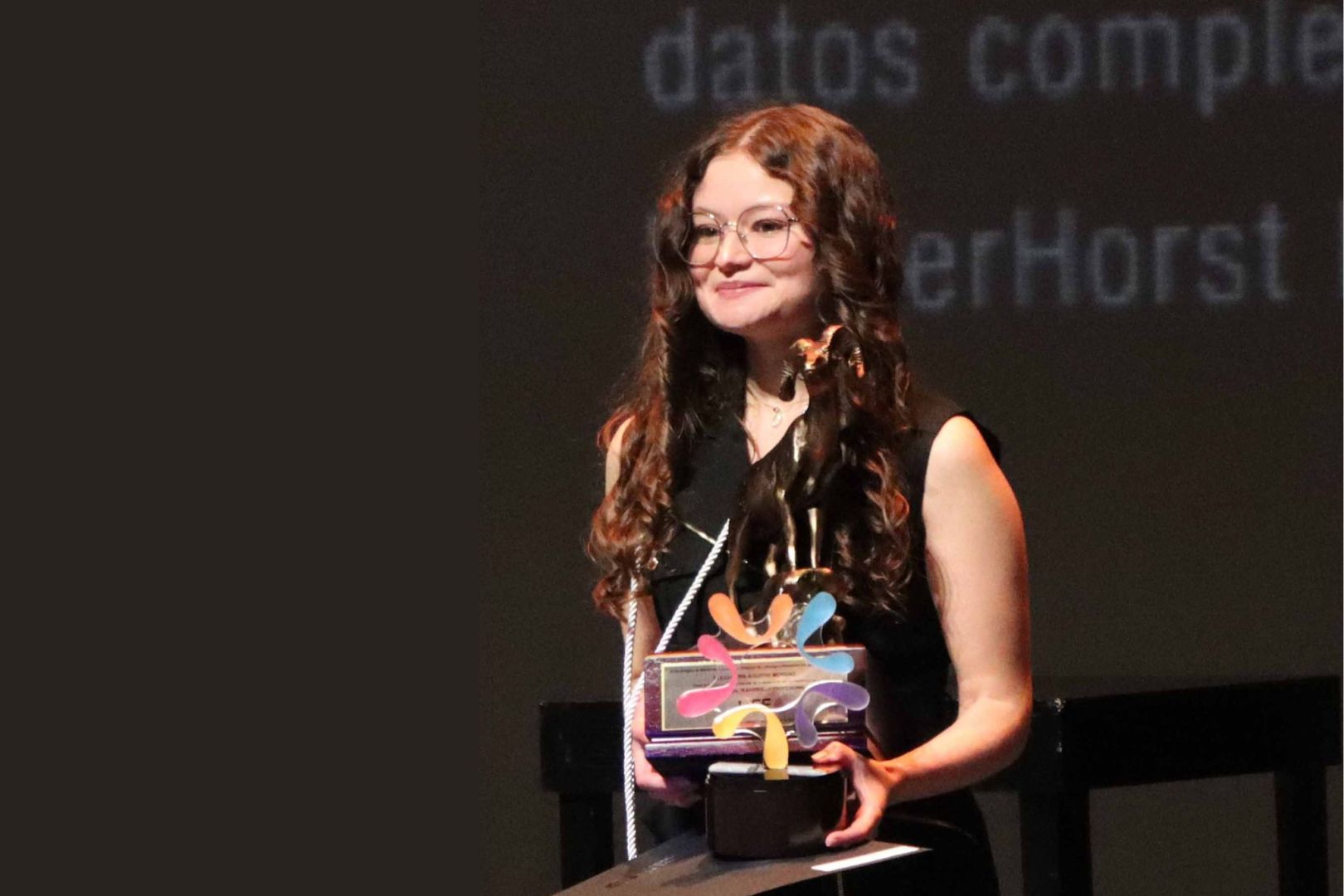 Alexandria Aguirre, egresada del campus Monterrey, en ceremonia de Borregos de Oro del campus Monterrey.
