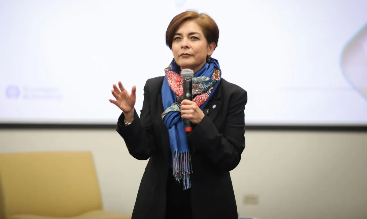 Alicia Ángeles en charla