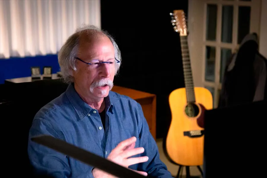 Allan Tucker ha trabajado en m&aacute;s de 3 mil 500 producciones discogr&aacute;ficas.