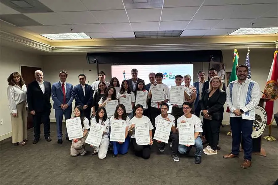 De Metepec al espacio: Izel representó a México en la NASA