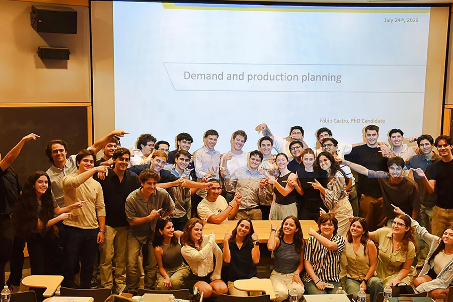 Sofía Moreno y Valentina Acosta vivieron experiencia internacional en el MIT