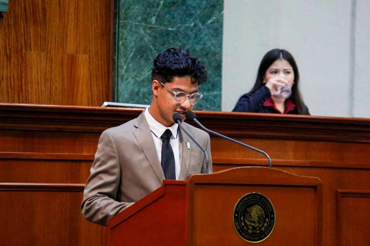 Julio durante presentación en el Congreso del Estado de Sinaloa. Foto: Cortesía Congreso del Estado de Sinaloa