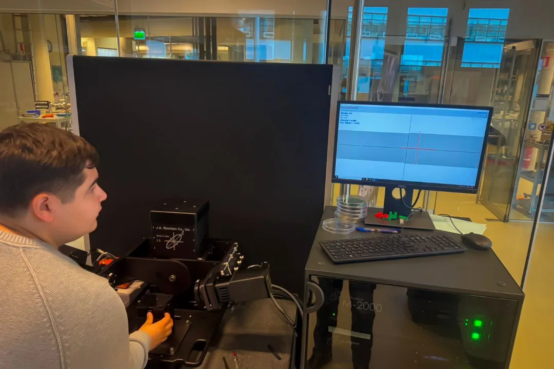 Rudy realizando practica en programaci&oacute;n 