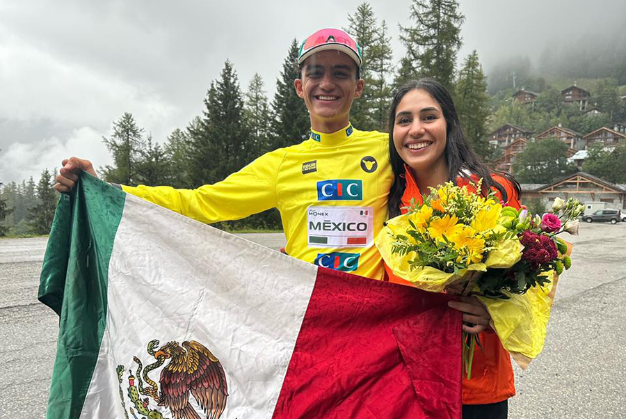 Andrea e Isaac del Toro luego de una competencia