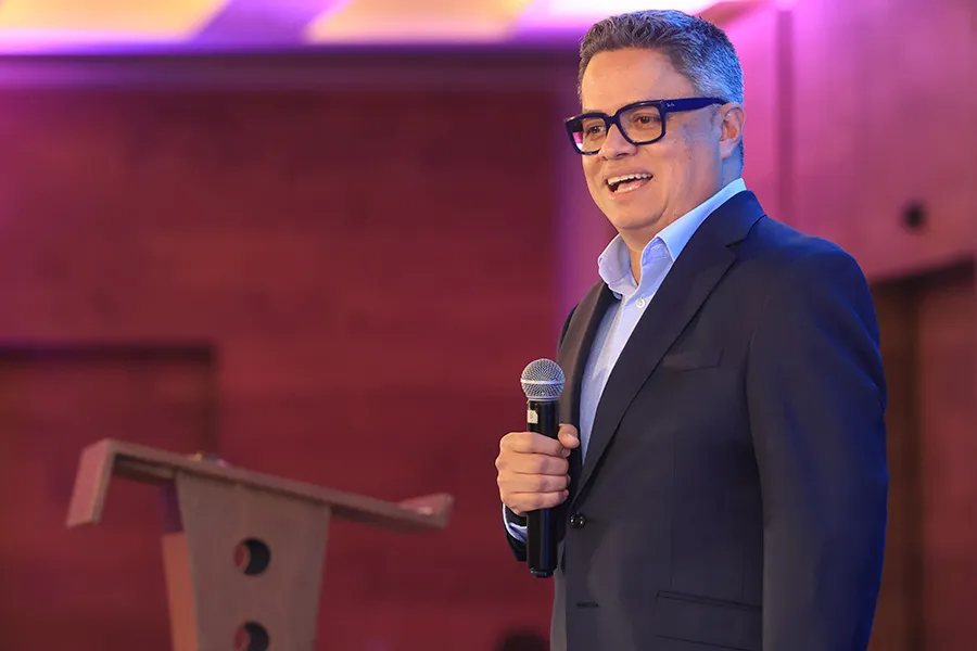 Ariel Moutsatsos es egresado de la Licenciatura en Ciencias de la Comunicaci&oacute;n por el Tec campus Ciudad de M&eacute;xico.