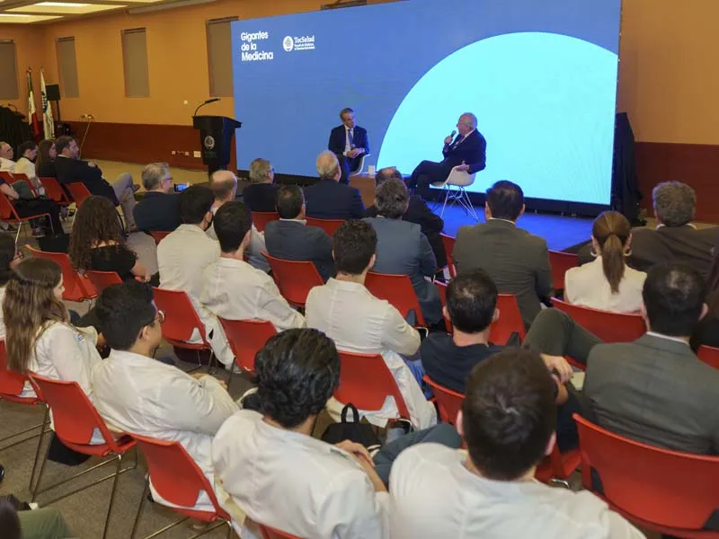 El foro Gigantes de la Medicina tiene ocho años compartiendo historias de personalidades destacadas en salud.
