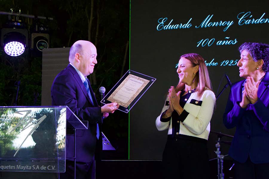 Nueva beca perpetua celebra el legado del fundador de Tec Toluca