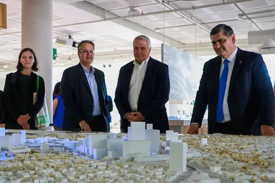 Bill Ritter conoci&oacute; DistritoTec