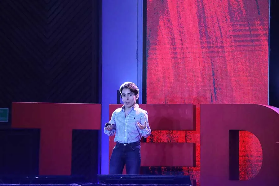 Carlos Zea, actor y creador de contenido en TEDxTecdeMty. 