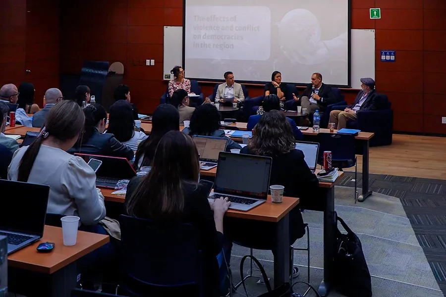 La Tercera Conferencia Anual de Ciencia Política en el Tec campus Estado de México.