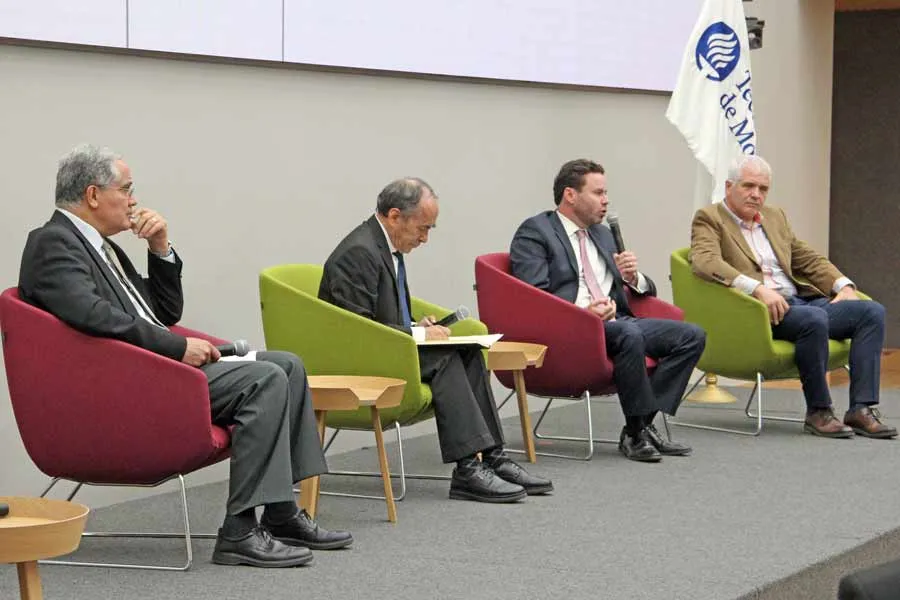 Especialistas en temas de agua y aire tambi&eacute;n compartieron sus reflexiones durante el simposio.