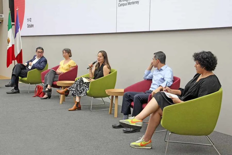 En el simposio tambi&eacute;n se abord&oacute; el tema de movilidad y la posibilidad de desarrollar ciudades compactas con servicios en un radio de 15 minutos.