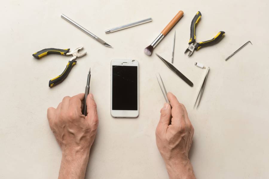 Reparar tu celular y alargar su vida útil es una recomendación que ayuda a disminuir tu huella ecológica