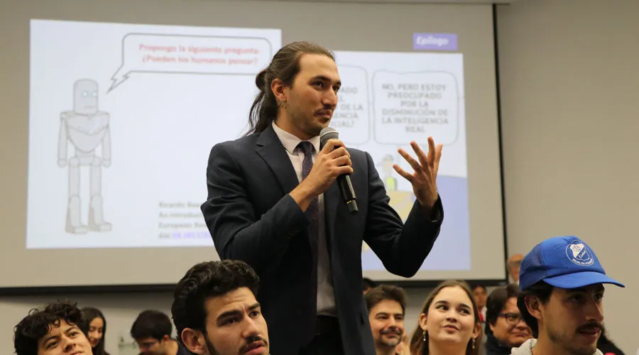 Ricardo Baeza-Yates visit&oacute; el Tec de Monterrey campus Quer&eacute;taro para hablar sobre los l&iacute;mites &eacute;ticos y humanos de la inteligencia artificial. 
