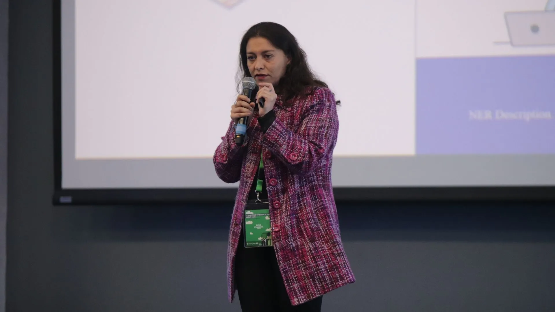 Luisa Chaparro durante conferencia en el SIERIC