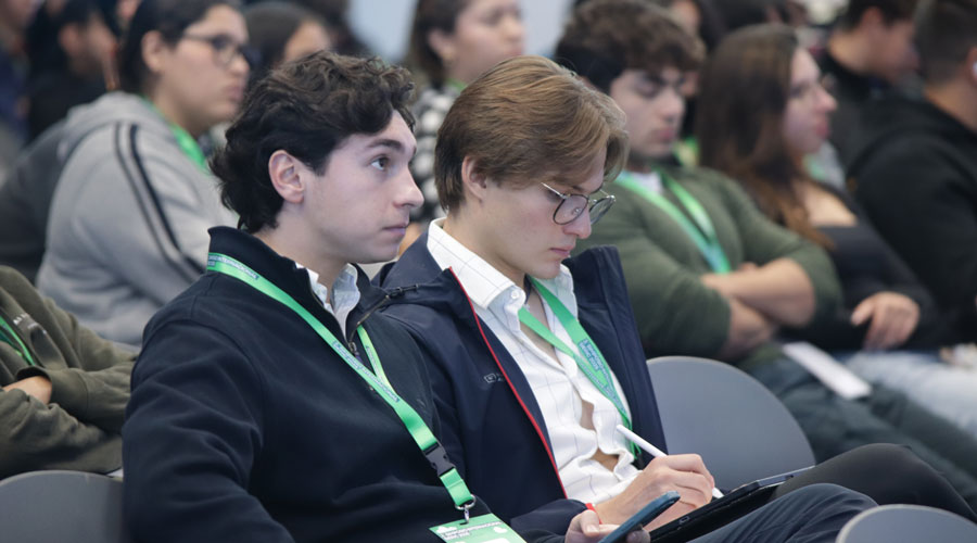 Asistentes del SIERIC en la sesi&oacute;n del for