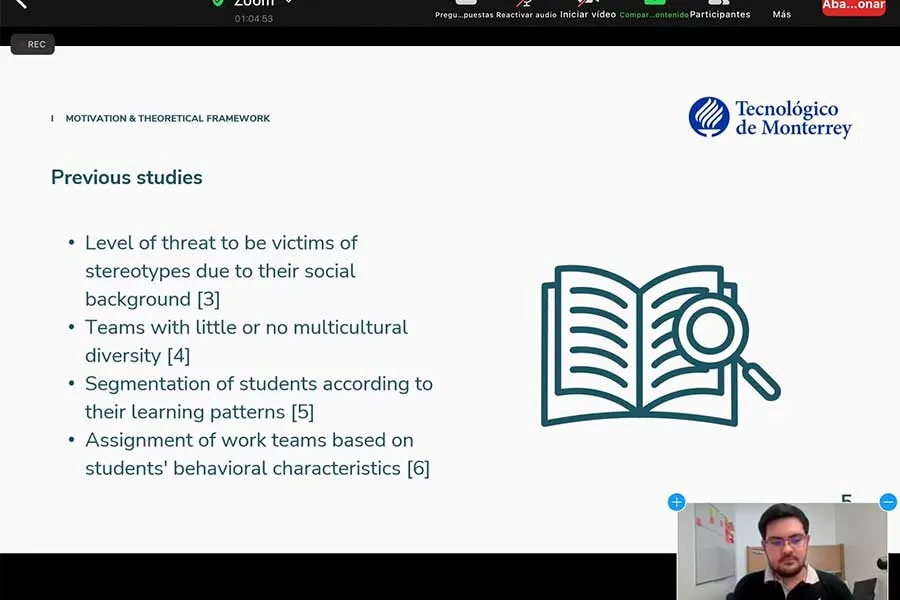 Su investigaci&oacute;n se ubic&oacute; dentro del contexto del Modelo Tec21
