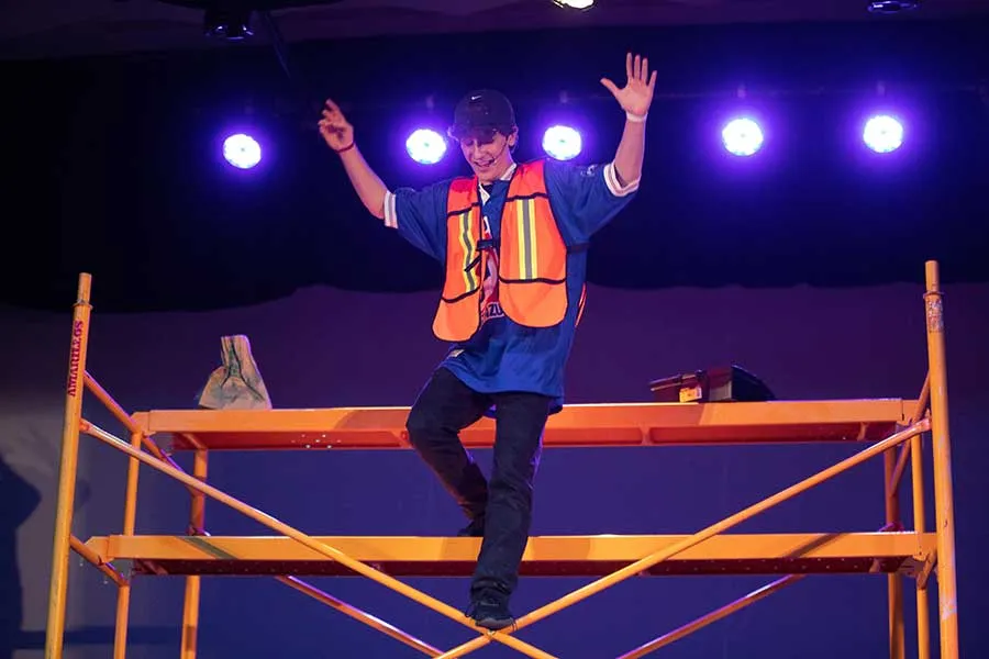 Daniel Sandor, ganador del tercer lugar del Festival de Mon&oacute;logos