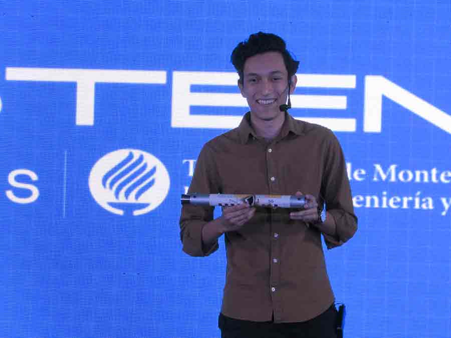 El alumno Dante Delgado, del Tec Guadalajara, trabaja en el desarrollo de un cohete aeroespacial y planea lanzarlo al espacio.