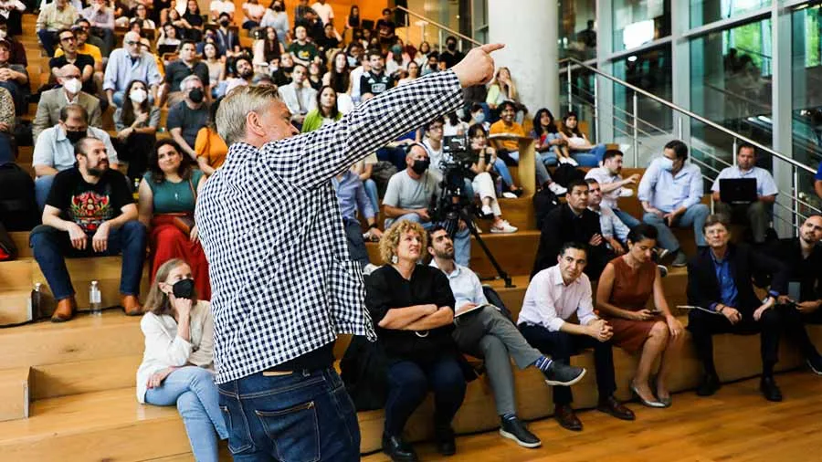 El libro fue traducido al español por la asociación civil CoRe