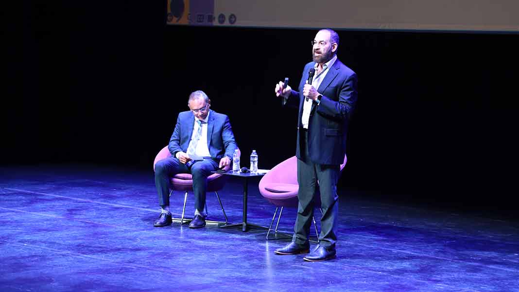 Educación en la era digital, IA y tecnologías, conferencia reimaginando experiencias de aprendizajes en la era digital.